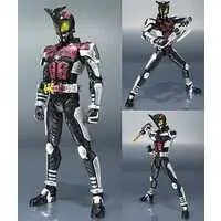 S.H. Figuarts - Kamen Rider Kabuto / Kamen Rider Dark Kabuto