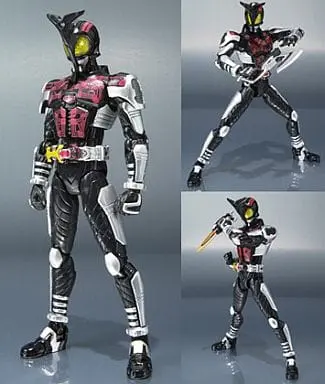 S.H. Figuarts - Kamen Rider Kabuto / Kamen Rider Dark Kabuto