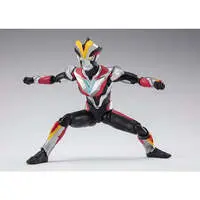 S.H. Figuarts - Ultraman Ginga S / Ultraman Victory