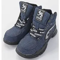 Clothes - Sneakers - Ultraseven
