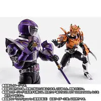 S.H. Figuarts - Kamen Rider Ryuki / Kamen Rider Scissors